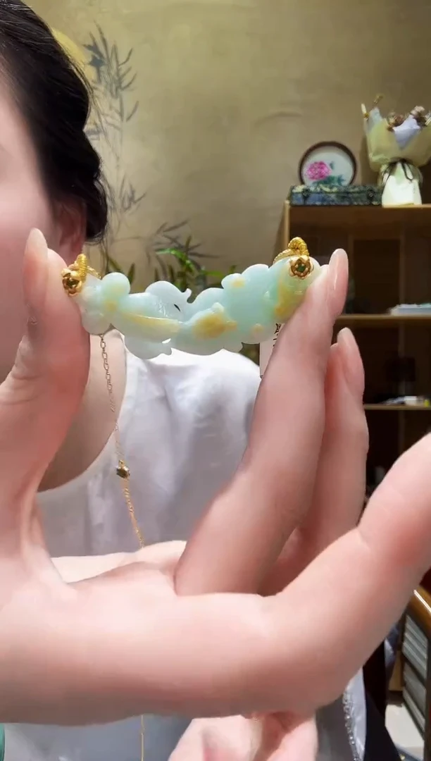 颈饰未镶嵌翡翠吊坠