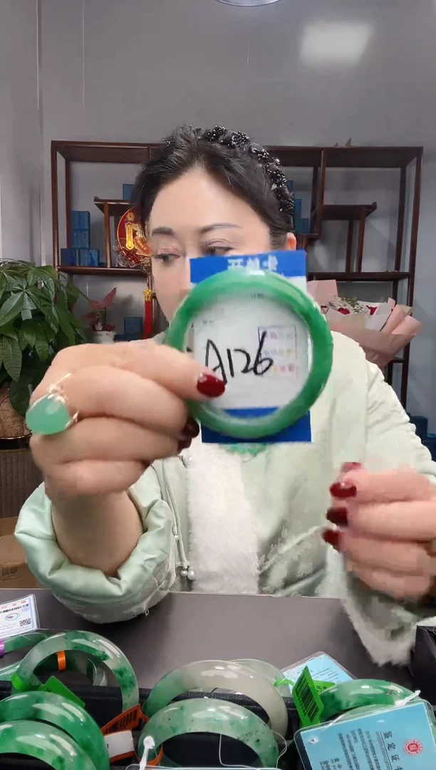 【闪购商品】石英质玉手镯未镶嵌非洲翠