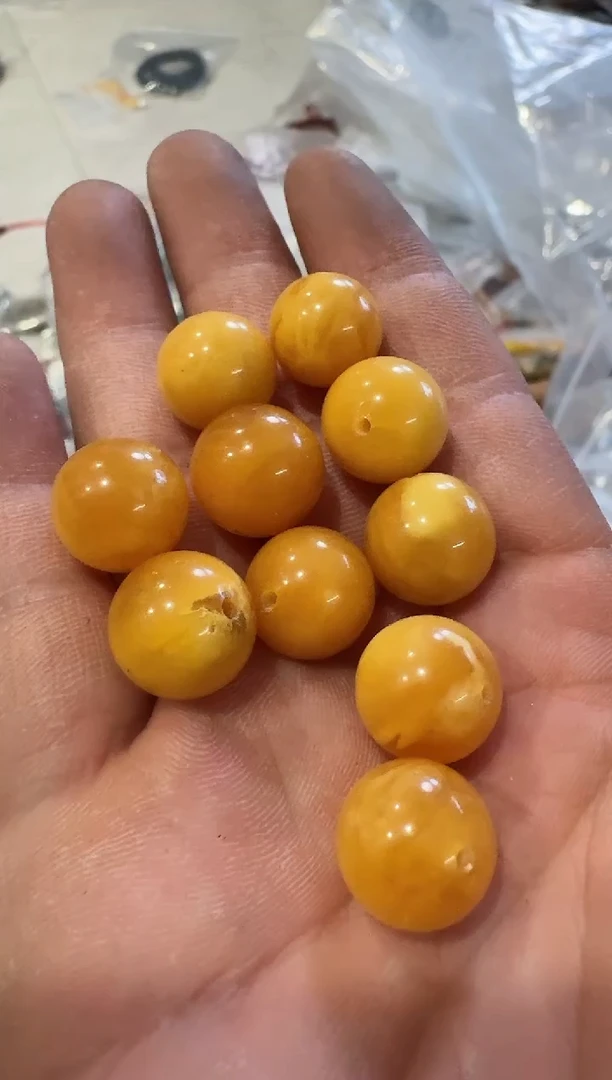 未镶嵌蜜蜡裸石多样性发货发其中一个