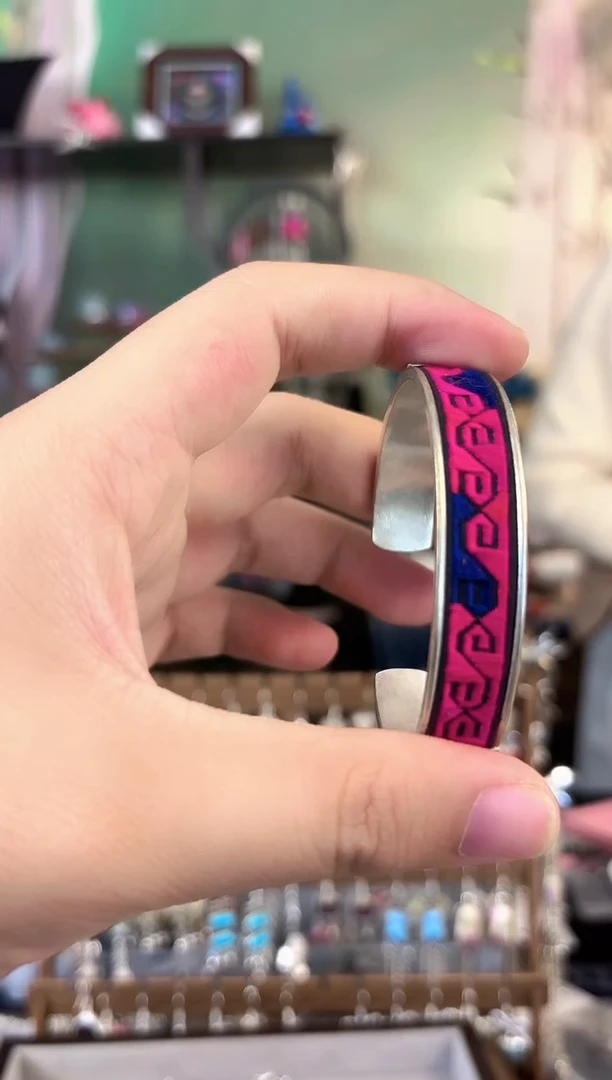 彩云南阁非遗老绣饰品510