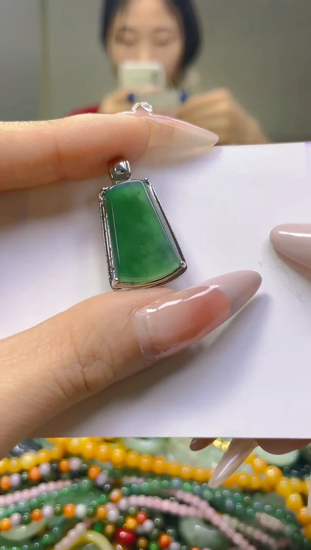 翡翠未镶嵌颈饰/N/翡翠A货，一件也是批发价