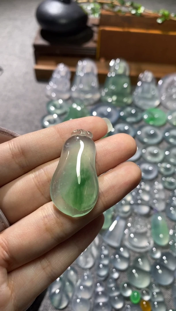 吊坠(不含链)未镶嵌翡翠玉兰花