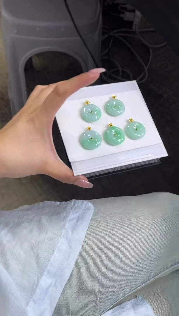 颈饰18K金镶嵌翡翠V494 /多样性发一件/配绳子