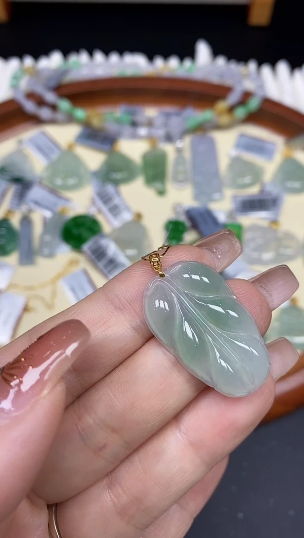 吊坠(不含链)18K金镶嵌翡翠叶子18K金扣镶嵌@@CMT1032-1