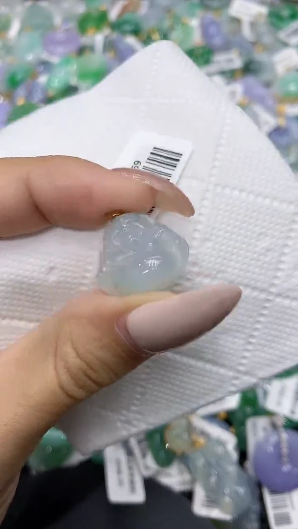 颈饰18K金镶嵌翡翠111111111111