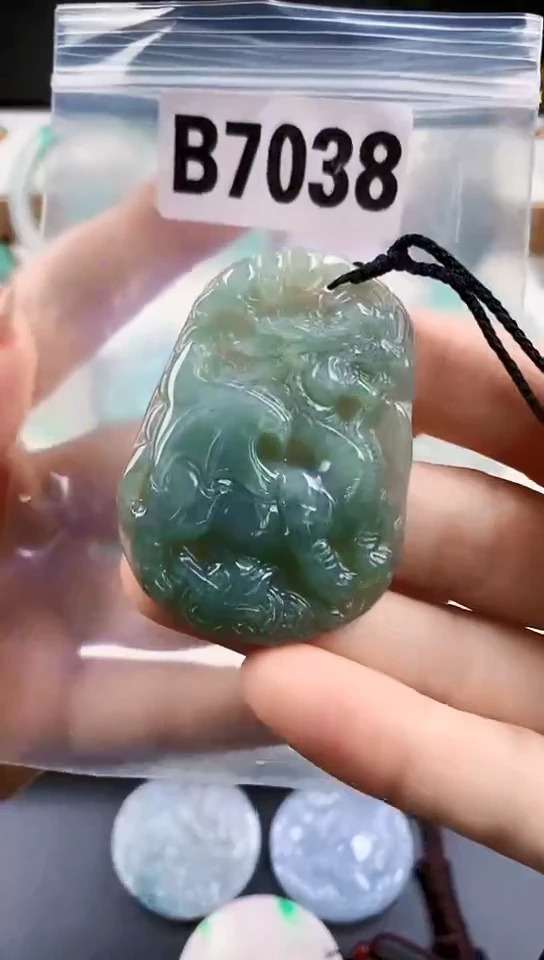 颈饰未镶嵌翡翠天然翡翠吊坠挂件