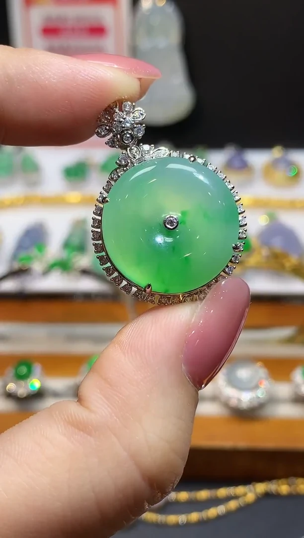 吊坠(不含链)18K金镶嵌翡翠多样性发其一