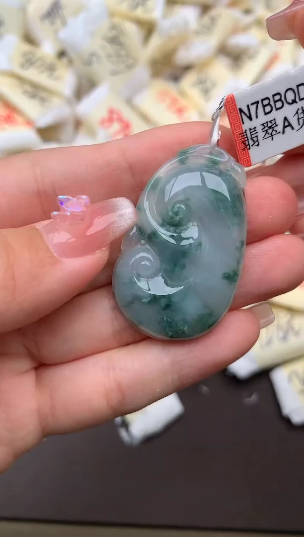 翡翠挂件未镶嵌一福利