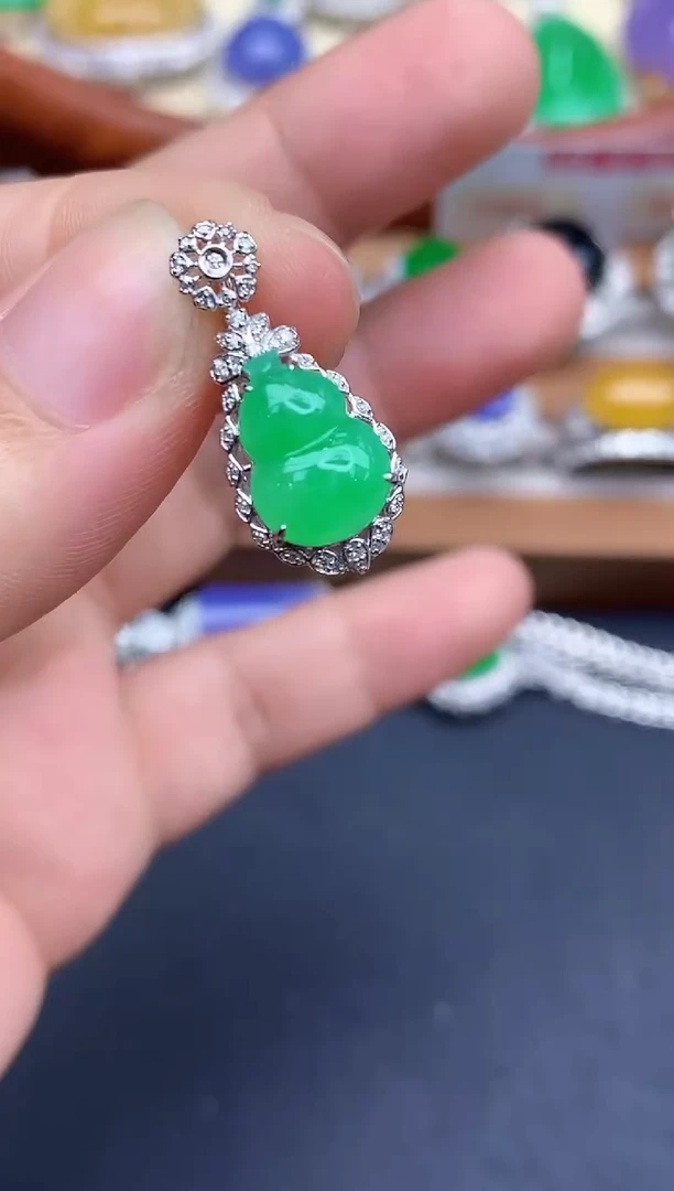 颈饰18K金镶嵌翡翠470-中国好珍宝