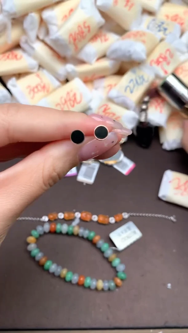 【闪购商品】翡翠耳钉18K金镶嵌—对