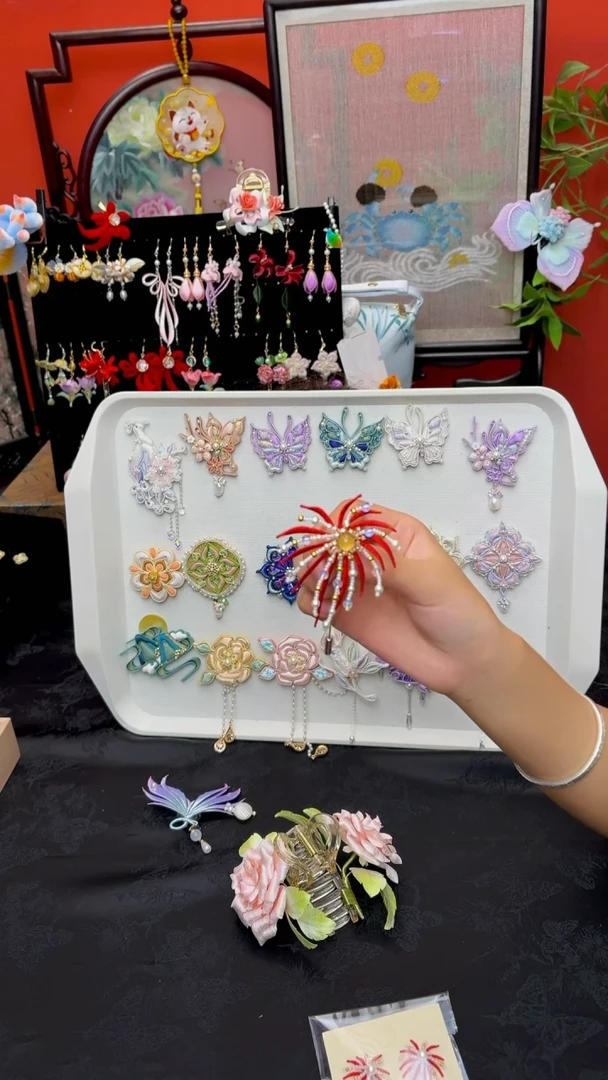 刺绣এ****?非遗苏绣手工饰品