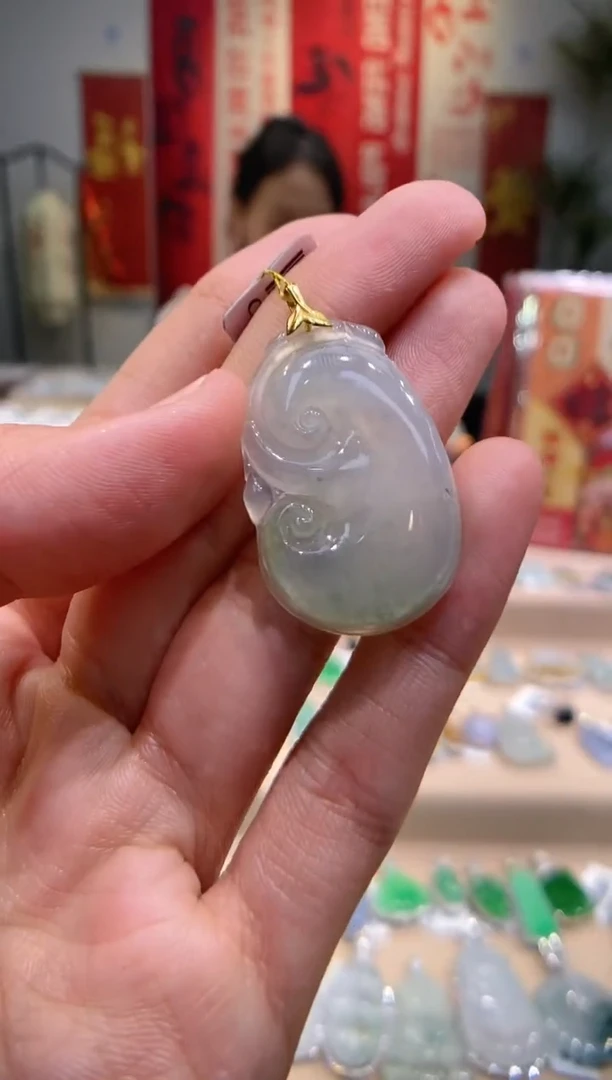 【闪购商品】翡翠吊坠(不含链)18K金镶嵌如意