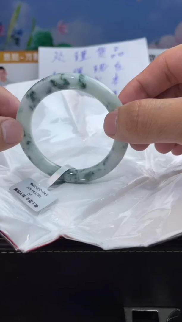 翡翠手镯未镶嵌9翡翠手镯