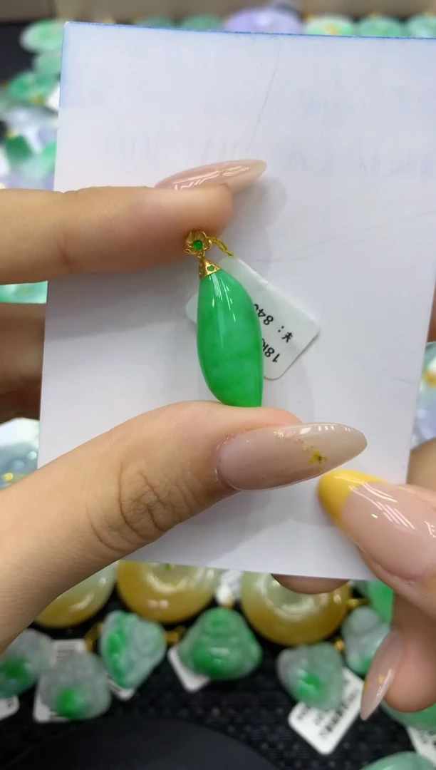 颈饰18K金镶嵌翡翠天然缅甸翡翠A货