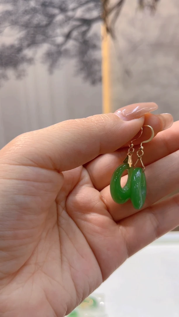 14K金镶嵌和田玉耳饰E870