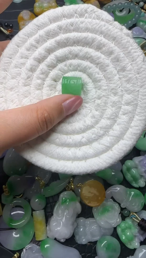 颈饰未镶嵌翡翠缅甸翡翠吊坠