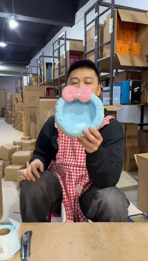 【闪购商品】杯蛋糕蝴蝶结甜甜圈狗粮碗