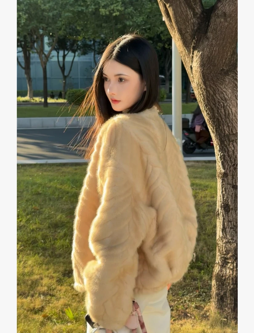 金三三【​暖迹织光】2025冬季新款休闲设计师时尚毛毛外套H6725