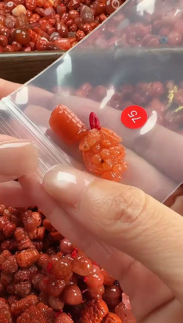 颈饰未镶嵌南红玛瑙1