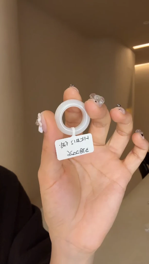 未镶嵌戒指和田玉12码俄白轮胎