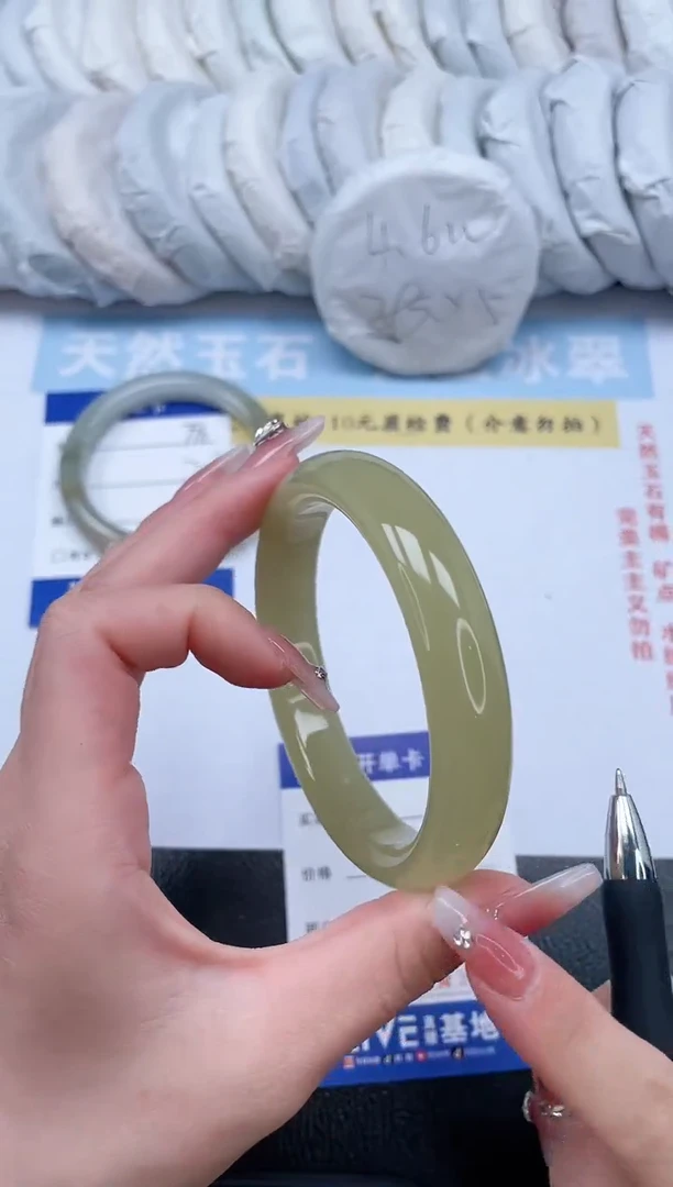 【闪购商品】石英质玉手镯未镶嵌姜黄有棉块介意勿拍！T77-64