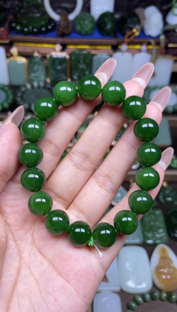 手串未镶嵌和田玉红皮辣阳绿