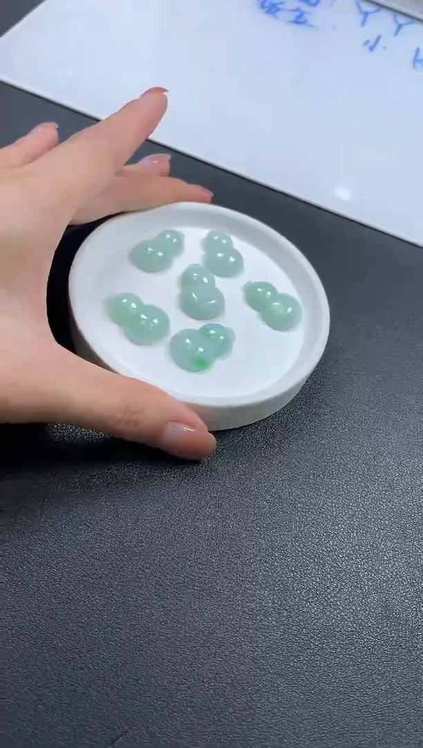 【闪购商品】翡翠挂件未镶嵌葫芦多样性发一件