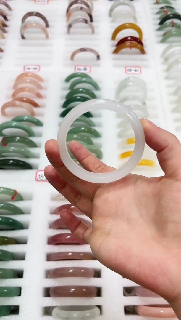 未镶嵌手镯石英质玉20-