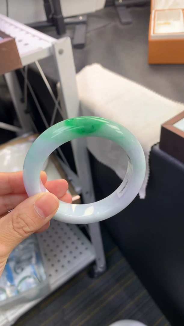 未镶嵌手镯翡翠吃*胖退货需手镯吊牌标签完好