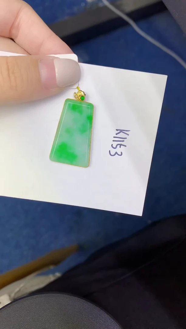 颈饰18K金镶嵌翡翠缅甸天然翡翠A货