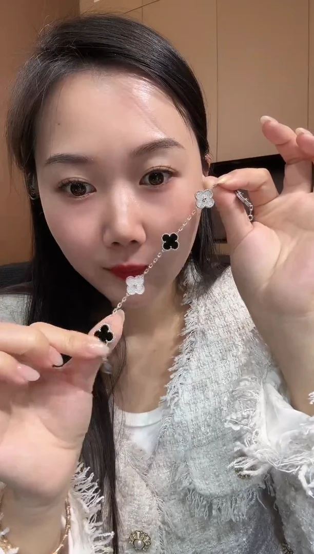 【闪购商品】钻石手链18K金镶嵌熊猫手链GHJ