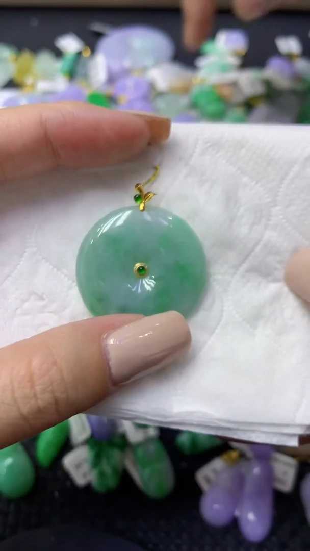 颈饰18K金镶嵌翡翠天然缅甸翡翠A货