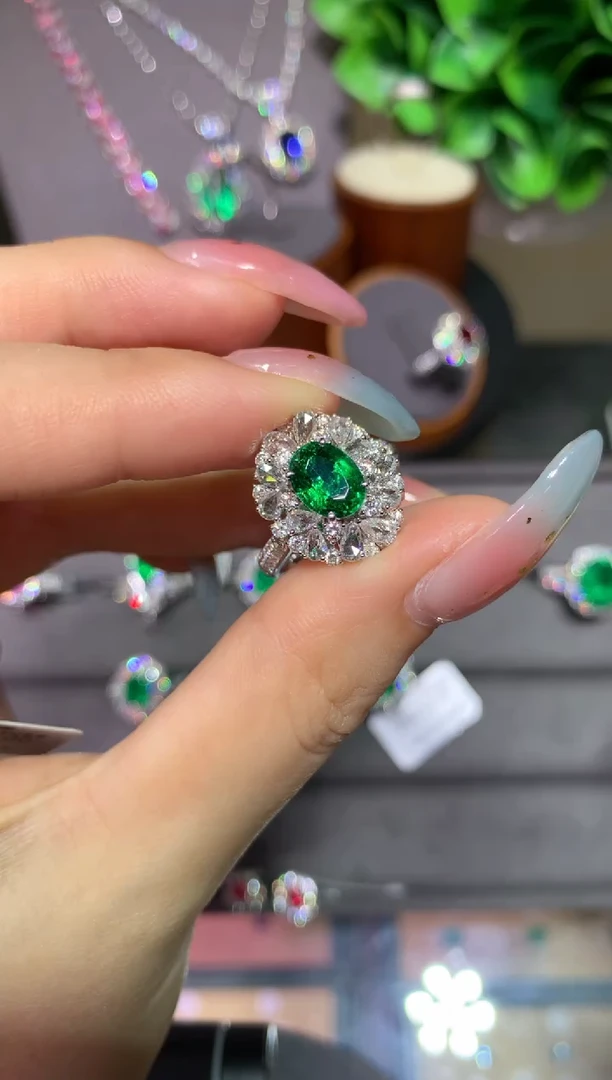 祖母绿戒指铂Pt950镶嵌1.36CT 沃顿