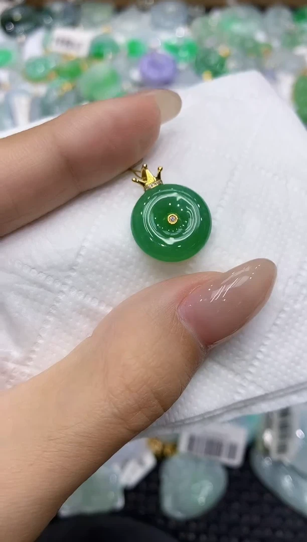 翡翠18K金镶嵌颈饰111111111111