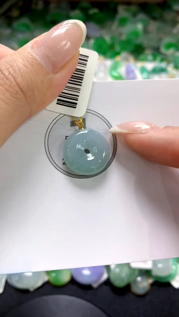 翡翠18K金镶嵌颈饰1111111111111111