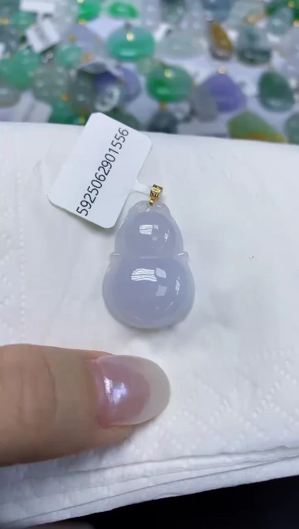 翡翠18K金镶嵌颈饰天然缅甸翡翠A货