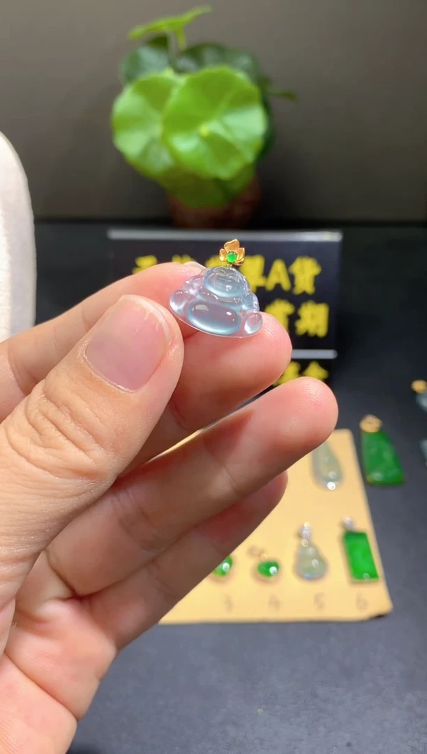 颈饰18K金镶嵌翡翠翡翠A货