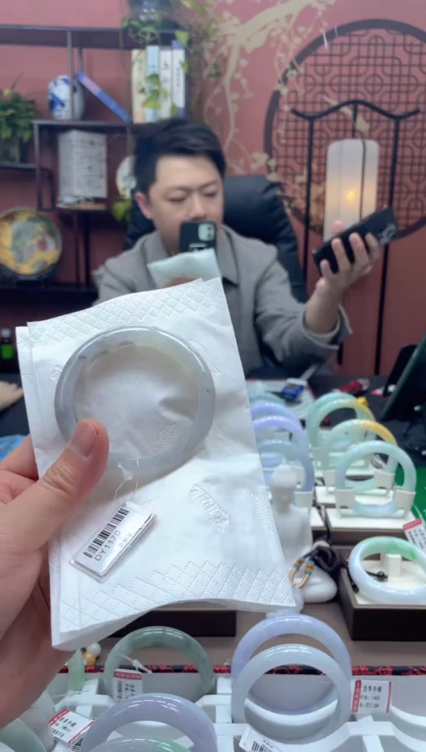 未镶嵌手镯翡翠是**吖00005153