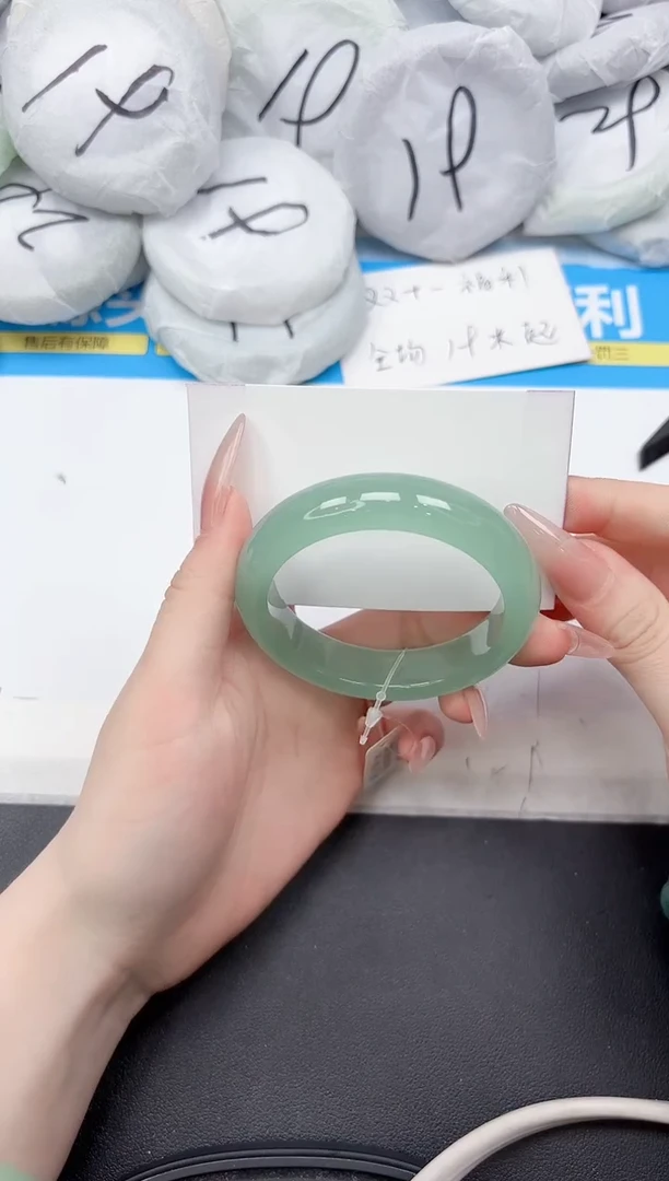 未镶嵌手镯石英质玉369-54