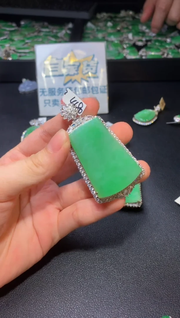 翡翠银S925镶嵌颈饰翡翠