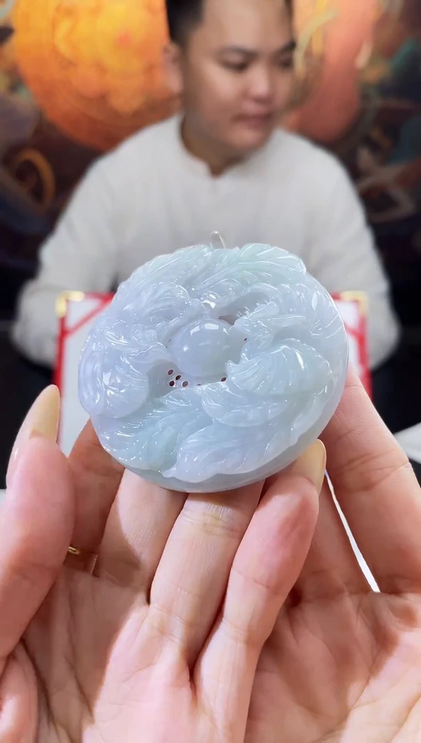 翡翠未镶嵌颈饰多样性发其一