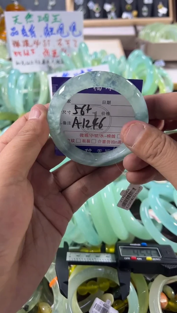 未镶嵌蛇纹石玉手镯1