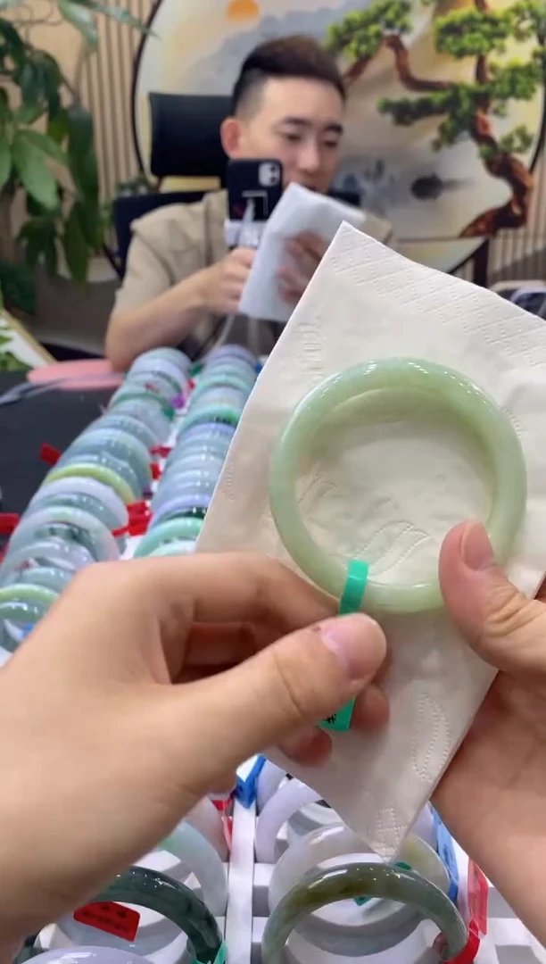 未镶嵌手镯翡翠9382