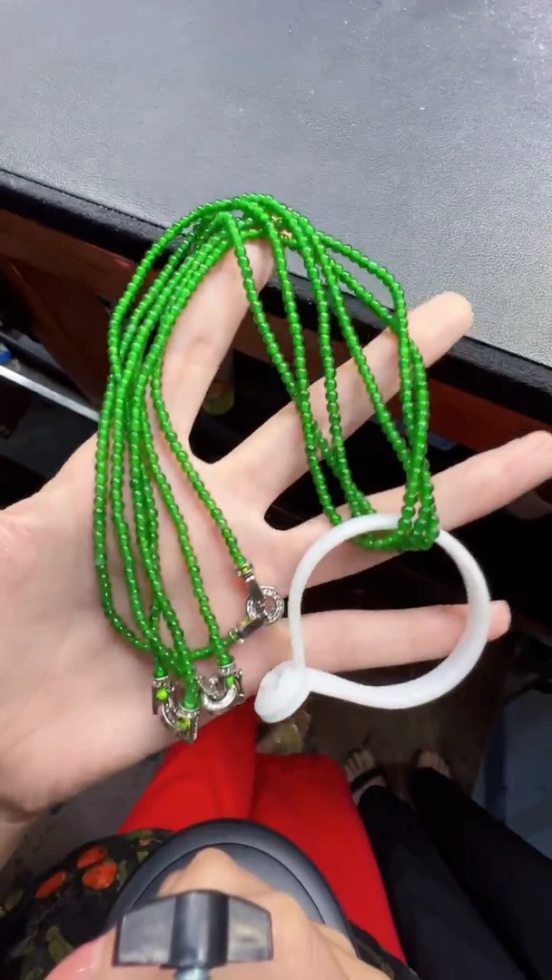 未镶嵌定制翡翠翡翠A货有轻微色差属于正常现象，珠链多样性发货1
