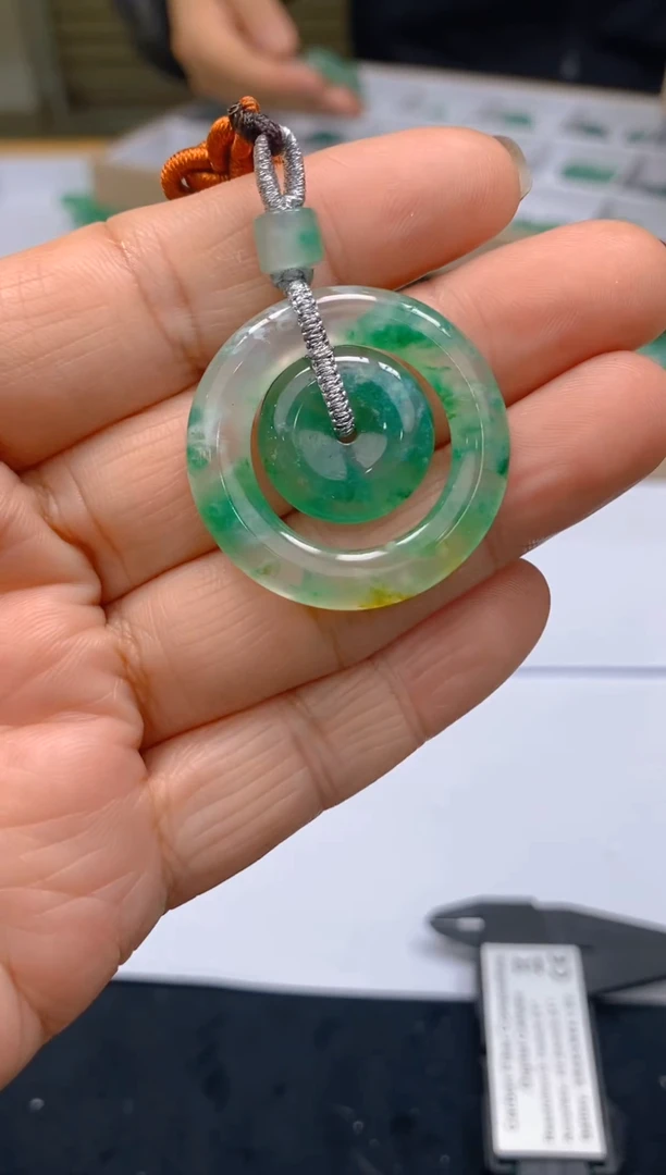 【闪购商品】石英质玉颈饰未镶嵌冰美人A货非洲翠