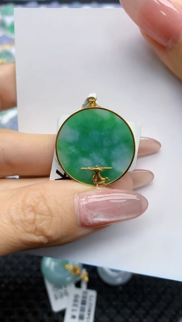 【闪购商品】翡翠挂件18K金镶嵌天然翡翠A货