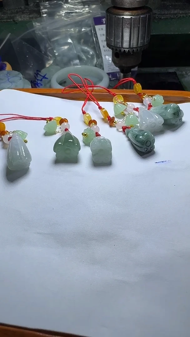 翡翠未镶嵌颈饰挂件