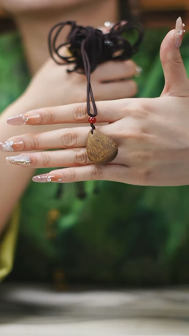 吊坠沉香水滴状吊坠多样性发一