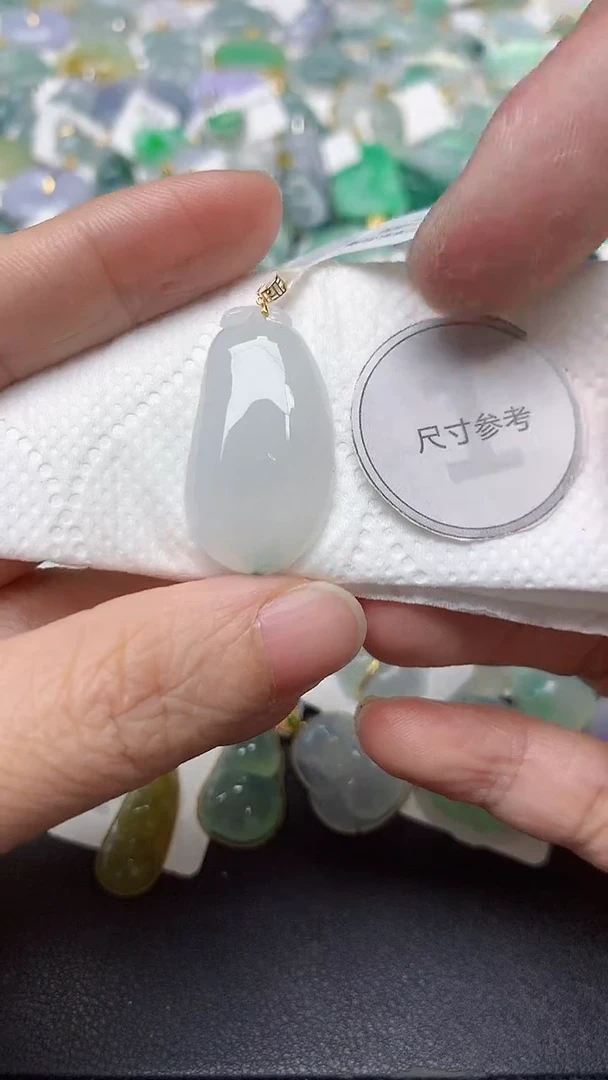 颈饰18K金镶嵌翡翠天然缅甸A货翡翠