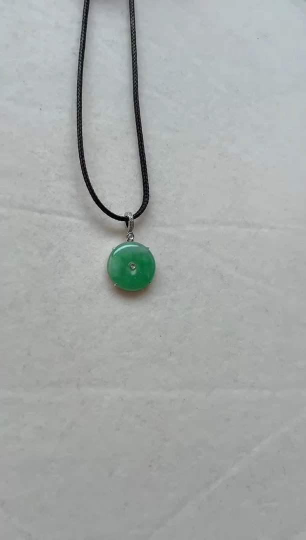 颈饰18K金镶嵌翡翠挂件